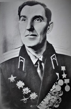 Герой Советского Союза Тараканов Николай Сергеевич, послевоенная фотография Герой Советского Союза Тараканов Николай Сергеевич, послевоенная фотография